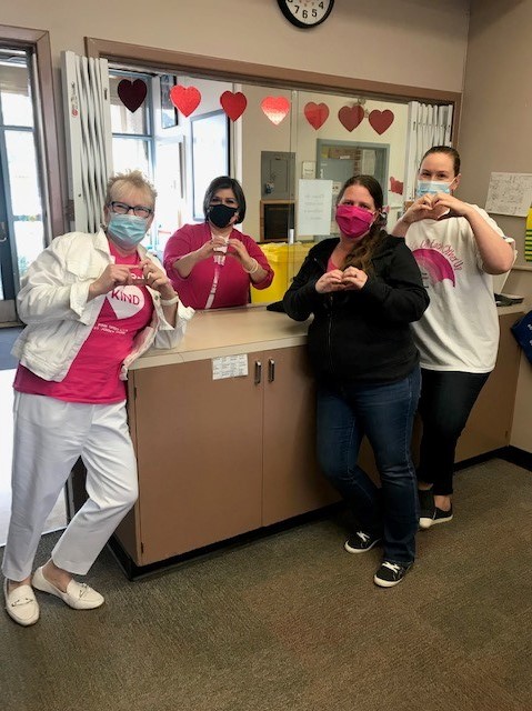 Sd36Prince's tweet photo. Pink Shirt Day 2021 at Prince Charles where Kindness Matters and we #LiftEachOtherUp @Surrey_Schools @pinkshirtday #sd36learn https://t.co/lFOcEMeGHk