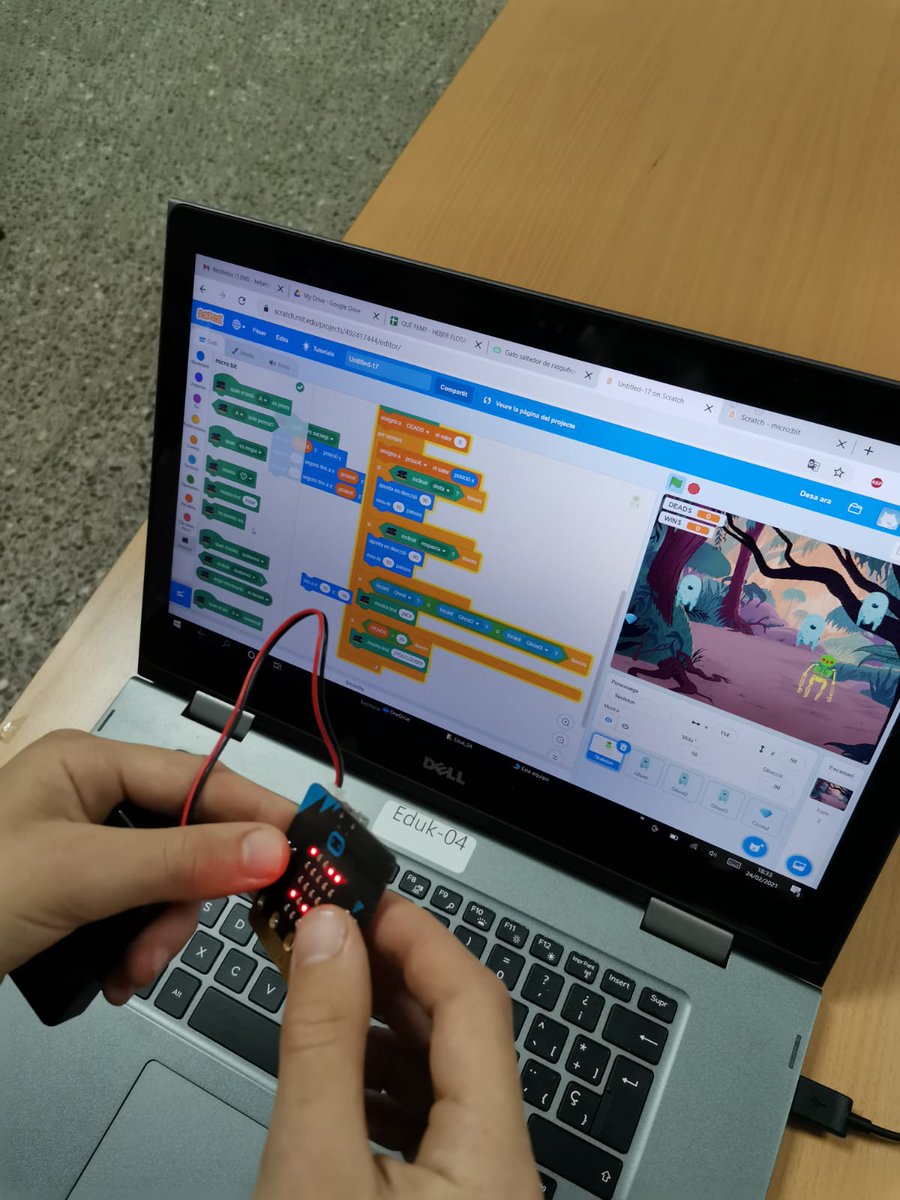 EscolaRocafonda's tweet image. Amb micro:bits i scratch es poden arribar a fer coses fantàstiques!!! Gràcies al programa #POEFA i dels grans professionals d'@EDUKEMNOS 
@aliancesmagnet @educaciocat @EducacioMataro @culturadigicat @SSTTMVO @sseifp @mem_educatiu