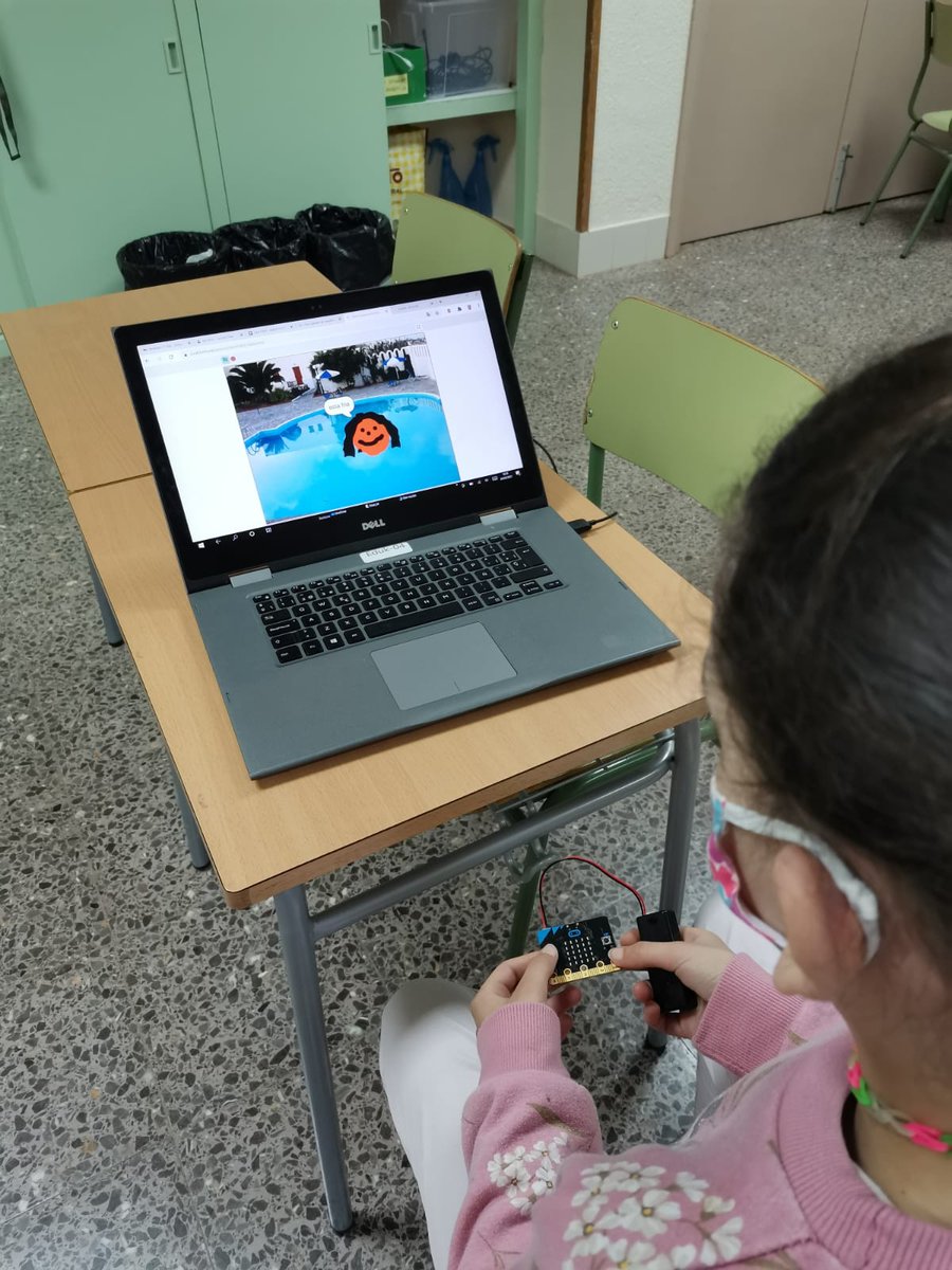 EscolaRocafonda's tweet image. Amb micro:bits i scratch es poden arribar a fer coses fantàstiques!!! Gràcies al programa #POEFA i dels grans professionals d'@EDUKEMNOS 
@aliancesmagnet @educaciocat @EducacioMataro @culturadigicat @SSTTMVO @sseifp @mem_educatiu