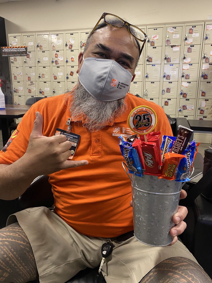 Celebrating Chiefs 25 years with Home Depot. Definitely hoping for many more years with HD. Thanks Chief!!  ⁦<a href="/D66Celest/">Sheldon Celestine 🇹🇹🇺🇸</a>⁩ ⁦@BrandonBellTHD⁩ ⁦<a href="/404Rocks/">Home Depot #404</a>⁩