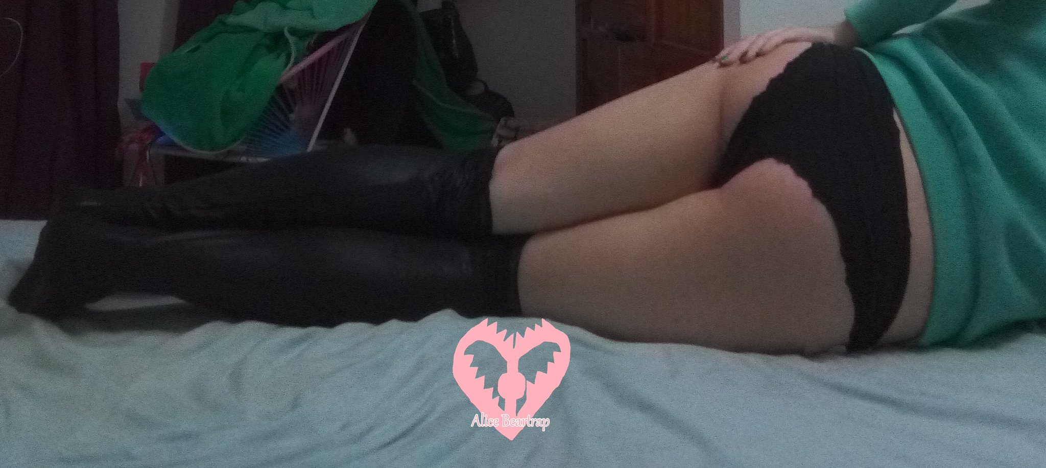 Just give me some time to rest, alright? ~///~ #kneesocks #femboyfeet #bulgepants #Feet https://t.co