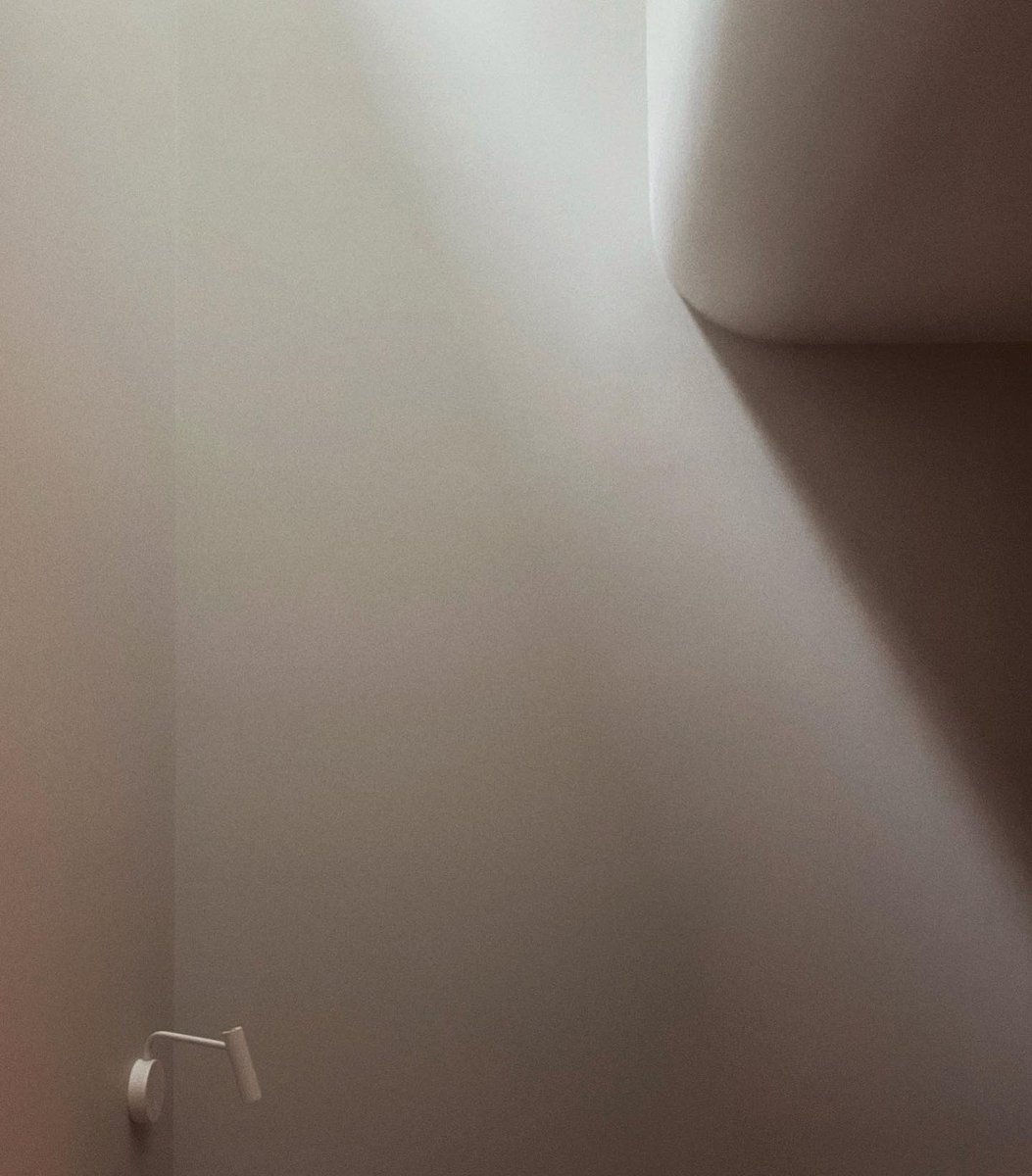 yamstudios's tweet photo. A project is finishing soon near Paddington, lovely to see the soft atmosphere created by day light going down to basement π
#YAMProjects #London #basement #refurb #interiors #design #paddington #mewshouse #skylight #daylight #shadow #simplicity #minimalism #architecture https://t.co/Ij8NBXJT0y