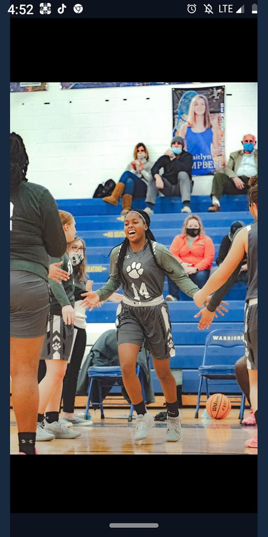 iamkathyreaves's tweet photo. Hey everybody you good?
#CLASSOF22 #Basketball #Georgia2SC
'22 5'5 PG Shanyia Gray (SC) York Comprehensive High School, York SC @YorkCougars #Sheballin #out #noforreal @ShanyiaGray_14 @CoachSButler @kentuckystate20 @WalkerJohnette
#Watch: https://t.co/NzLkiE3lHf https://t.co/HyYWIolvoc