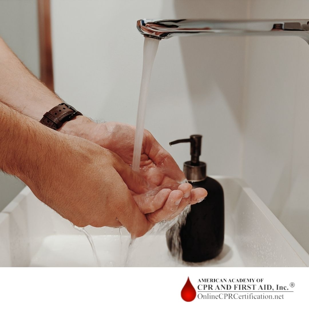 AACPRFirstAid's tweet photo. #FirstAidTip ⛑

Cooling a burn quickly is vital to prevent further damage to tissue. The best way to cool a burn is running water! Putting anything else on a burn (such as butter, toothpaste, etc.) will not be as effective in removing heat and stopping the burning process. https://t.co/eUWzVOye8J