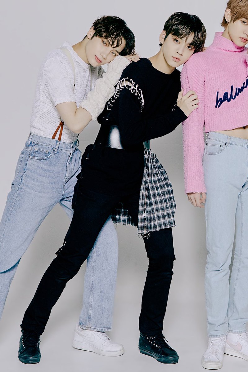 ssoogyuist's tweet photo. THE SOOBIN SKIRT OUTFIT WON YEAH DESERVE https://t.co/ZQdS0mLcyt