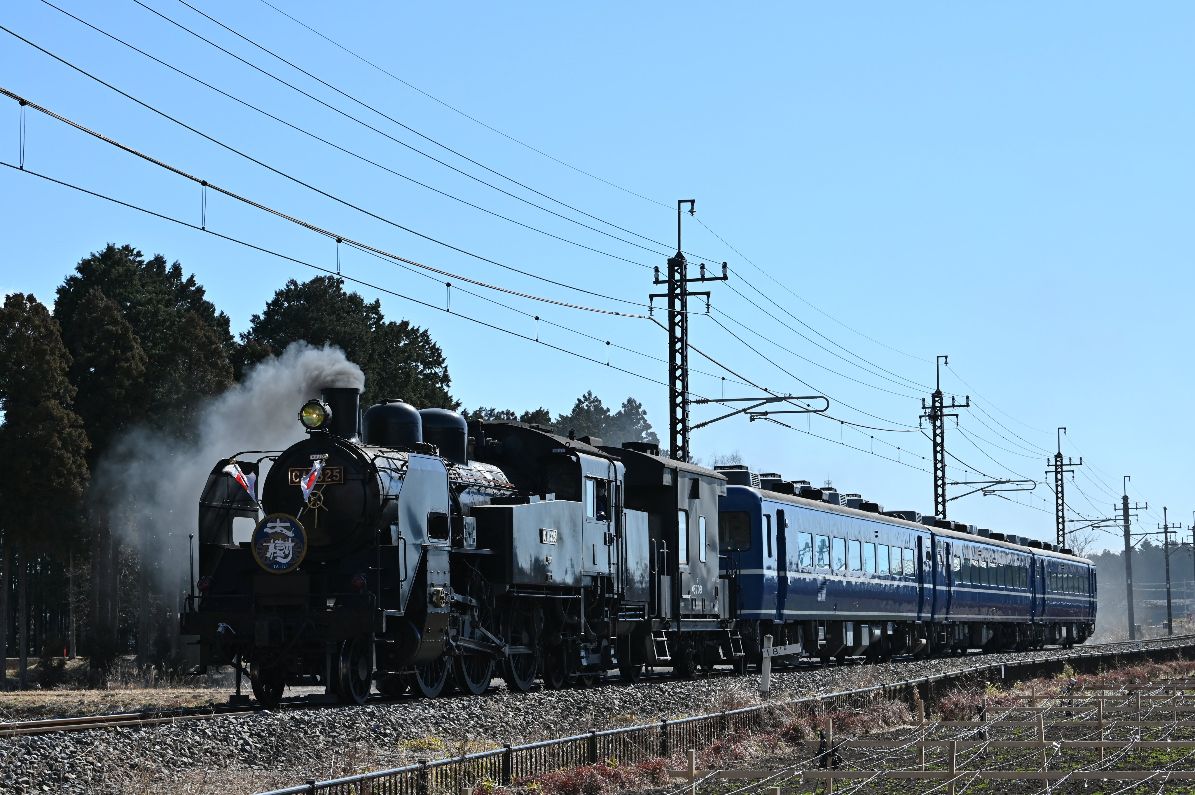 H Isogai Sl大樹 C を撮りました この日は日章旗付きでした 撮影日 21 2 23 動画 Sl大樹1号 2号 6号 は 以下にあります T Co Ljyktgyseb 蒸気機関車 Sl Sl大樹 C11 C T Co Kezi9muobf Twitter