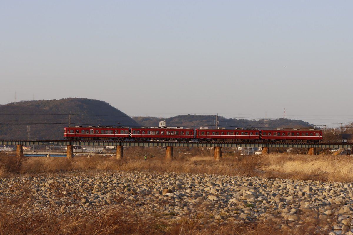picles2000's tweet photo. 2月21、22日の「還暦の赤い電車」撮影旅行
2019年の9月にも行ったけど、今回の撮影は思い残す事無く沢山カメラに収められました！
コロナの影響でイベントは中止になってしまったけど、懐かしい1000形の京急カラーを堪能出来ました♪
またいつか、ことでん乗りに行きます
#ありがとう還暦の赤い電車 https://t.co/EgtuVZQsb7