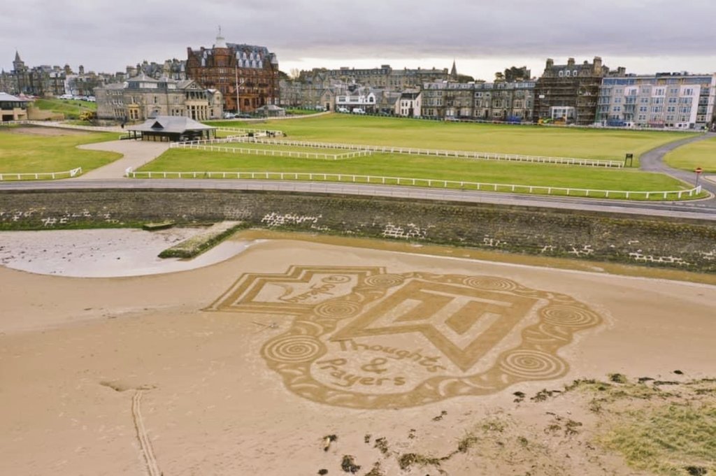 Amazing beach art ⛱ on display at the home of golf #standrews 

#tigerwoods #tigergetwellsoon
