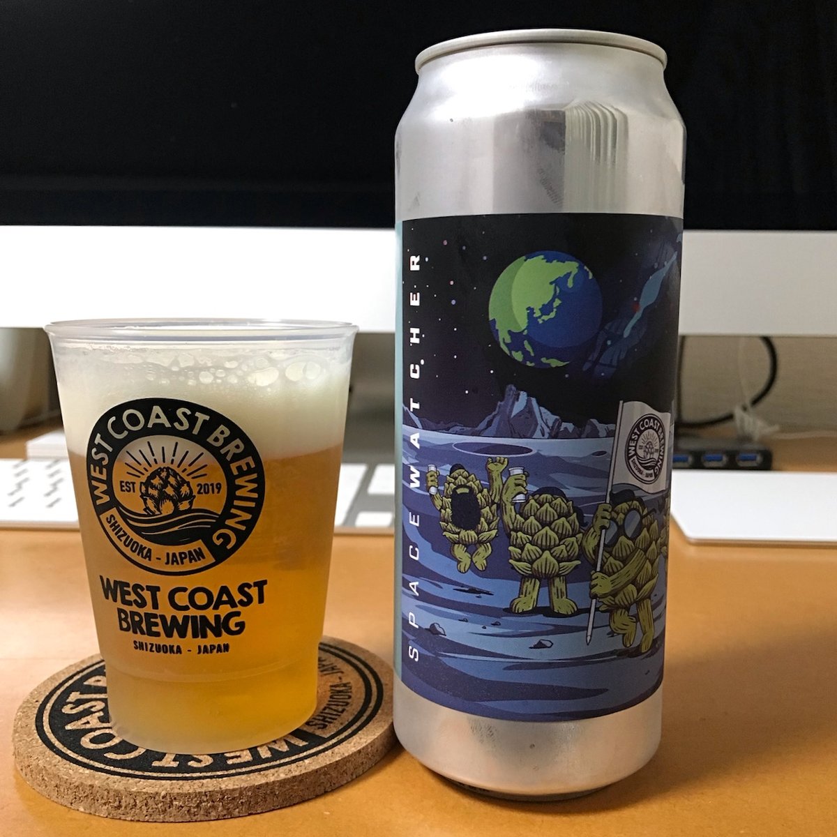 cpacisaconj's tweet photo. 週の真ん中水曜日 #宅飲み #たくのみ #クラフトビール #Craftbeer #ビール #Beer 静岡 #wcb #wcbshizuoka #westcoastbrewing #ウエストコーストブルーイング #SPACEWATCHER - 高Alc度にも関わらず、スルスル飲めてしまった危険な一杯。 https://t.co/DG0dw6wQgf