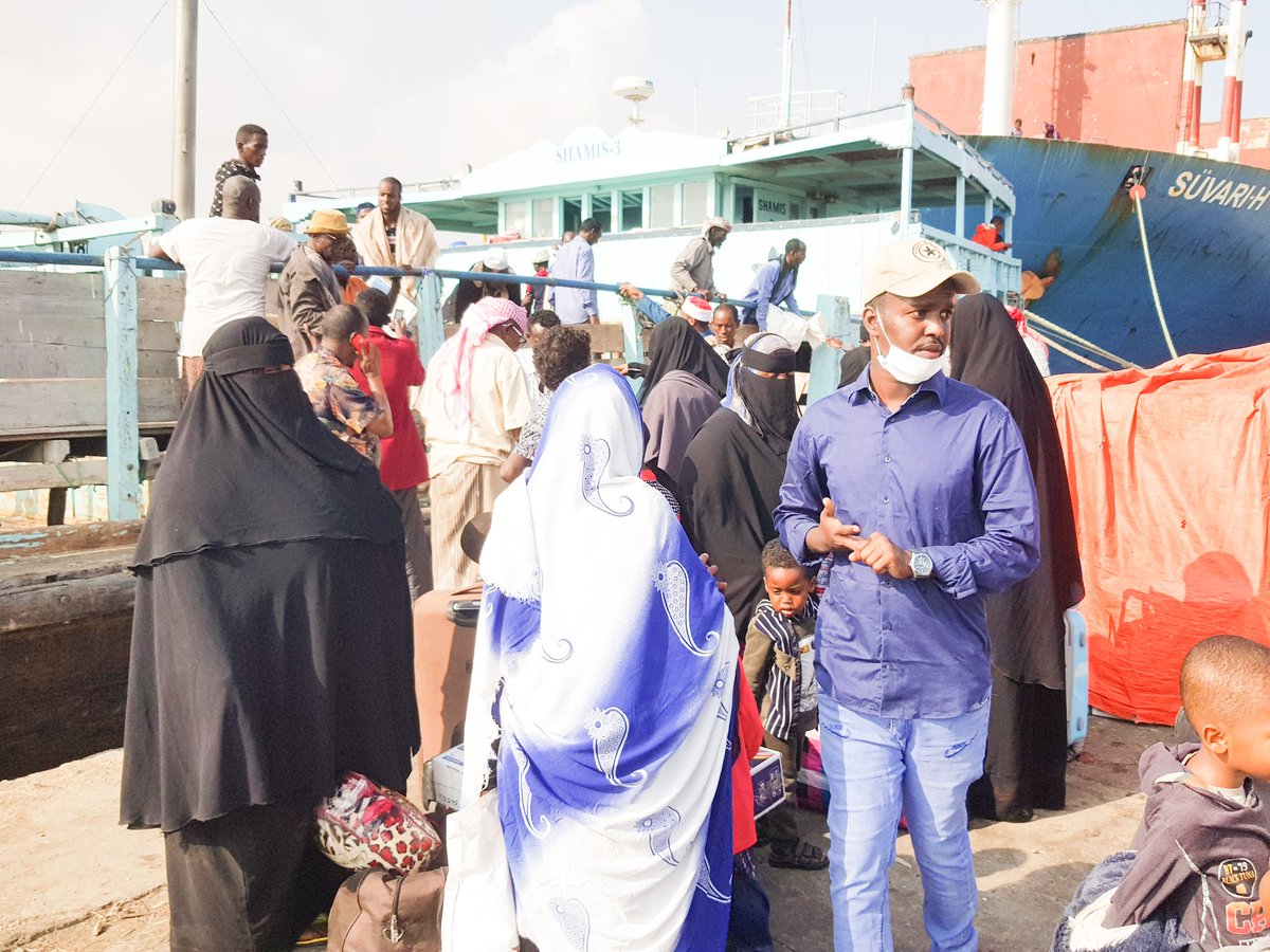 BarkhadXaamud's tweet photo. Today, more than 163 #refugees and #Somali #returnees arrive at the port of Bossaso fleeing the conflict in Yemen.
In total, 80 new arrivals received support from the
#MOIFAD reception center in Bosaso https://t.co/2oGvRs7f6i