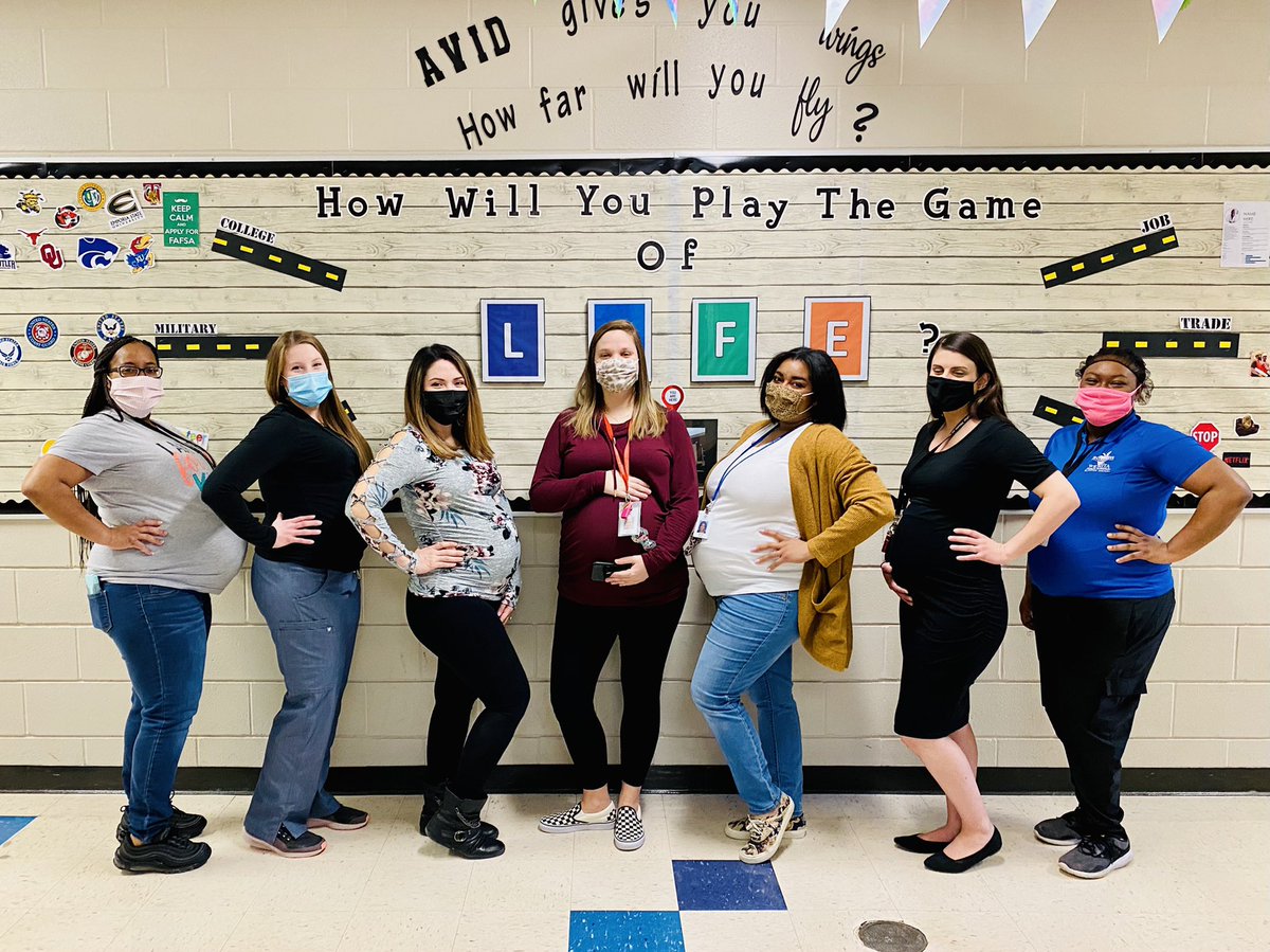 hdvincent22's tweet photo. When there’s a pandemic and you have to quarantine, this is the result! And I’m missing one, so there’s eight! #Washingtonbabies #WPSProud @WichitaUSD259 https://t.co/BZUxvTw0LH