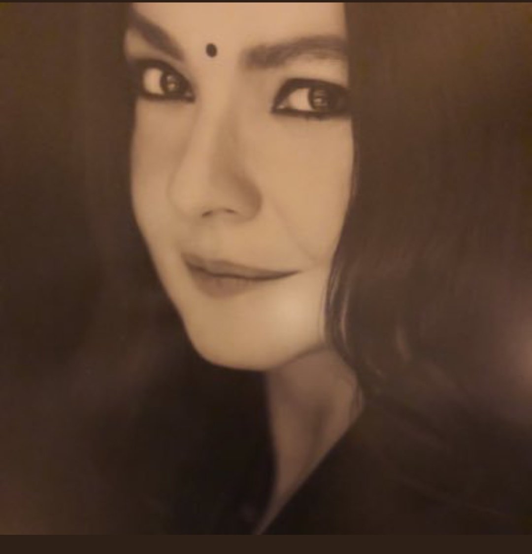 Happy birthday Pooja bhatt 
Celebrating 49years 