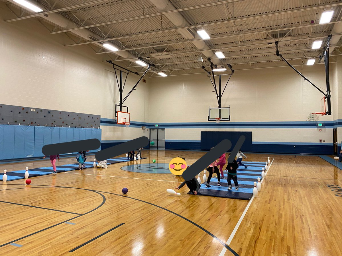 tkastens_pe's tweet photo. @olsoncommakale 2 ships, 3 scooters for each team. Throwing and rolling to knock over pins. 1st grade- if they knock a pin over they can set up one of their own, kinder can set up pins anytime.  Scooter lifeboats collect balls for their team. https://t.co/ROp9HJf0eo