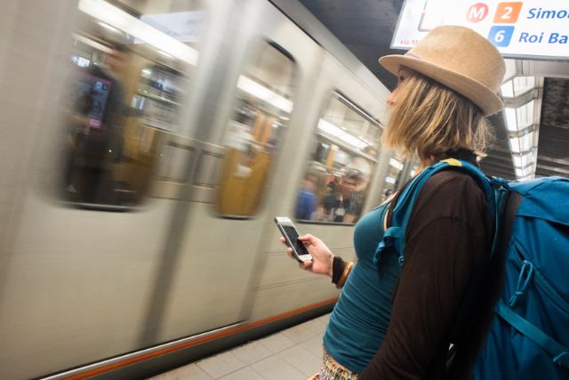EC_StockholmRep's tweet photo. Sedan 2017 gäller ”roaming som hemma” i ett annat EU-land. Nu föreslår vi en ny roamingförordning så att det fortsatt går att ringa, skicka sms och surfa utan extra avgifter vid resor inom EU ➡ https://t.co/8OqPl1pd8R #DigitalEU #EUCalling https://t.co/xz9GCM5Zau