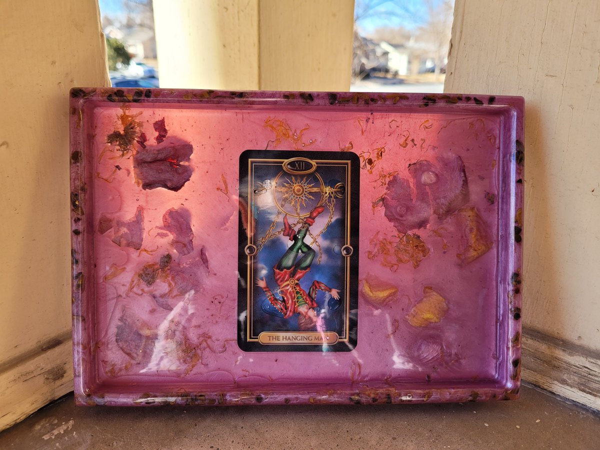 _kaidenj_'s tweet photo. I just finished these Tarot Card trays. Each tray is first come first serve because I'm only working with one deck currently. Message me if you're interested!
https://t.co/was8OZNGTz #tarotcards #resinartwork #etsyshop https://t.co/IhO7fn8cF3