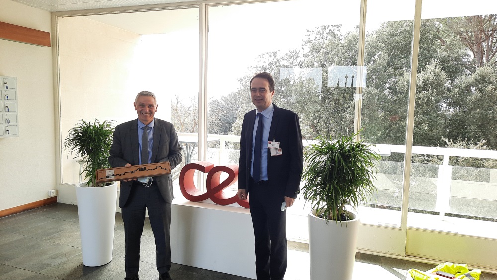 CEACadarache's tweet photo. Nous avons eu le plaisir de recevoir hier @ArnaudMercierLR et ses adjoints et conseillers Françoise WELLER, Nicolas CONRAD, @emmanuelrufi, Sylvie André. 
La ville de #Venelles représente plus de 220 personnes venant travailler sur le site @CEACadarache chaque jour.
 #viste #élus https://t.co/NZ11qD5I1B