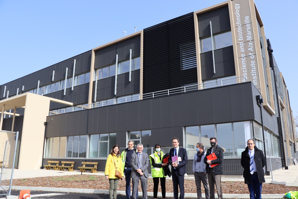 CEACadarache's tweet photo. Nous avons eu le plaisir de recevoir hier @ArnaudMercierLR et ses adjoints et conseillers Françoise WELLER, Nicolas CONRAD, @emmanuelrufi, Sylvie André. 
La ville de #Venelles représente plus de 220 personnes venant travailler sur le site @CEACadarache chaque jour.
 #viste #élus https://t.co/NZ11qD5I1B