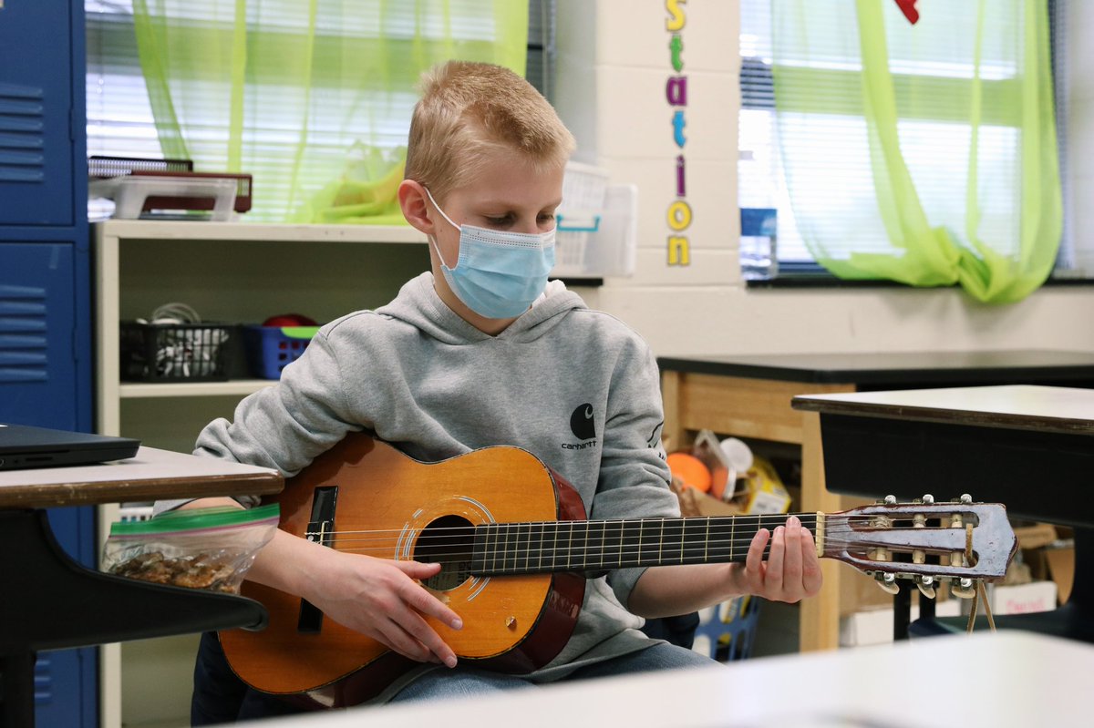 WoodfordCoPS's tweet photo. We love being able to provide ample opportunities for students to experience and learn the arts. (PS - these 5th graders were naturals with the guitars!) #PublicSchoolsWeek #PublicSchoolProud #PSW21 #TellingOurStoryKY #WeAreWoodford https://t.co/r93O5fszBD