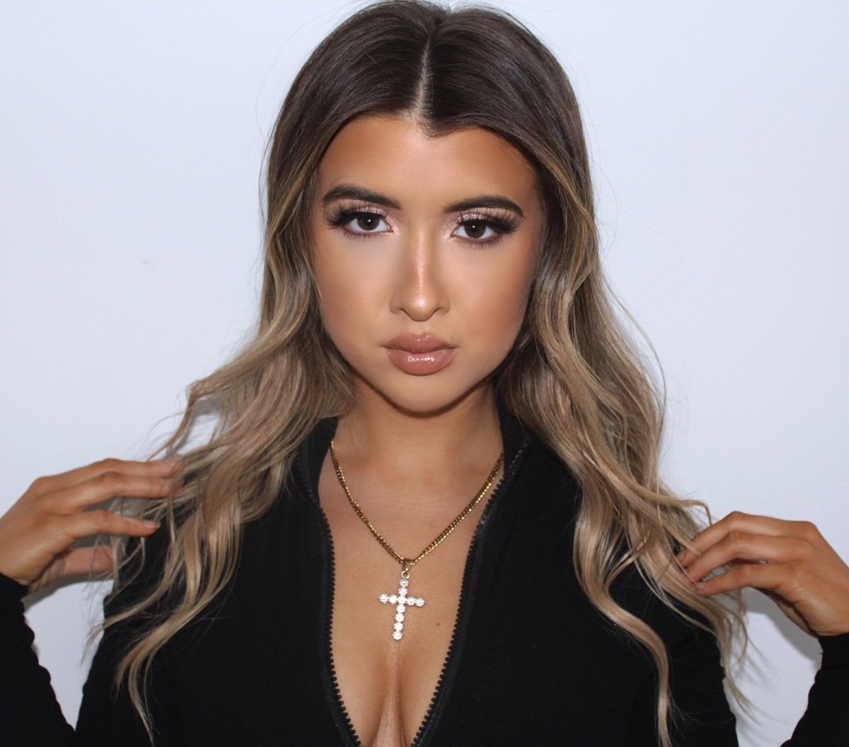 Can’t wait to get back to glamming 

Follow my makeup page and support on Instagram @makeupby_elenapx 💫