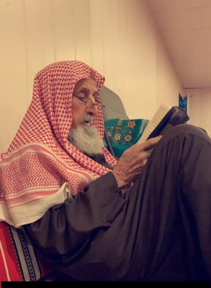 AJELNEWS24's tweet photo. بعد 50 عاماً قضاها مؤذناً ..

مئذنة جامع العبدالقادر بحي سلطانة بمدينة الرياض تودع المؤذن الشيخ فهد بن عبدالرحمن العبدالقادر الذي انتقل إلى رحمة الله تعالى، عن عمر يناهز 90 عاماً؛ بعد إصابته بفيروس كورونا.
(سبق)
. https://t.co/OxAQq6pZNH