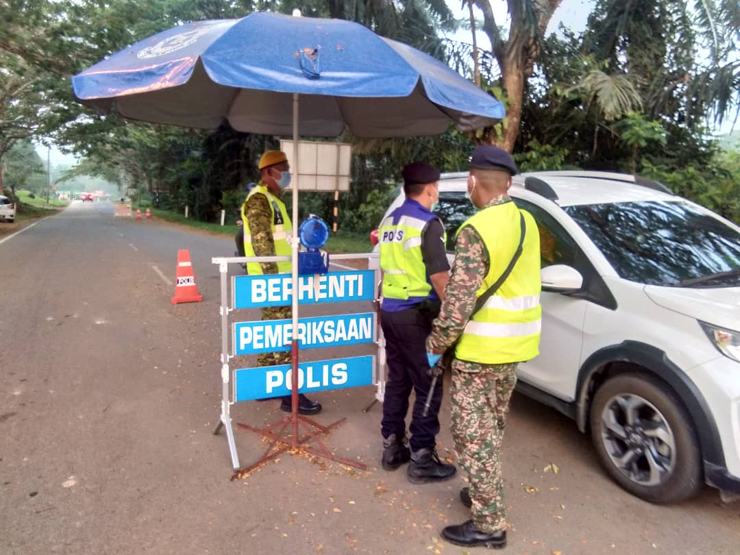 Rela_Jerantut's tweet photo. 24 Februari 2021 (Rabu) - Penugasan Sekatan Jalan Raya (SJR) dilaksanakan di KM 20, Jalan Tembeling - Lipis bersama PDRM, ATM dan RELA Jerantut

#MalaysiaBebasCOVID19
#KitaMestiMenang
#KitaJagaKita
#DudukRumah 

@KDNPUTRAJAYA
@relamalaysia
@yahyakgc
@relapahang
@abdaziz_sidi https://t.co/eW3M5E4ZKM