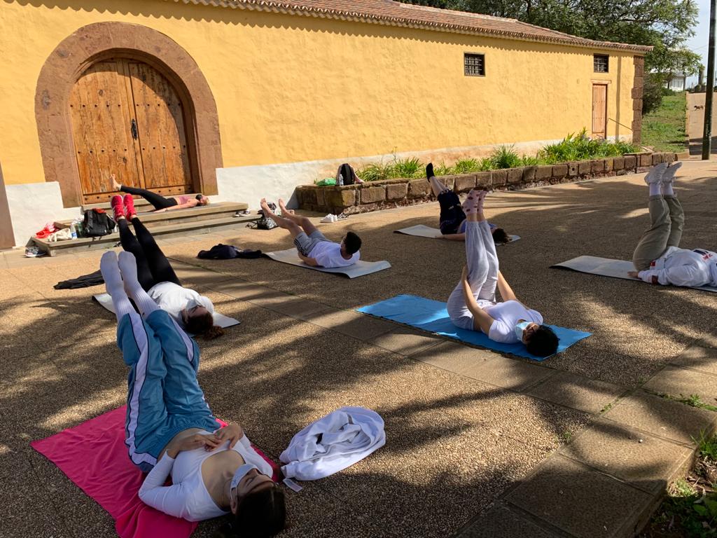 Aguere70's tweet photo. La Unidad Esculta se reunió este fin de semana para realizar una actividad de yoga y meditación 🧘🏻‍♀️🎋 preparada por los educandos 👏🏻

Con esta actividad hemos disminuido el nivel de estrés y hemos ejercitado nuestro cuerpo. ¡Nos encanta! 👏🏻🤸🏽‍♀️

#Esculta #Aguere70 #Yoga #LaLaguna https://t.co/F9iL4OZoc9