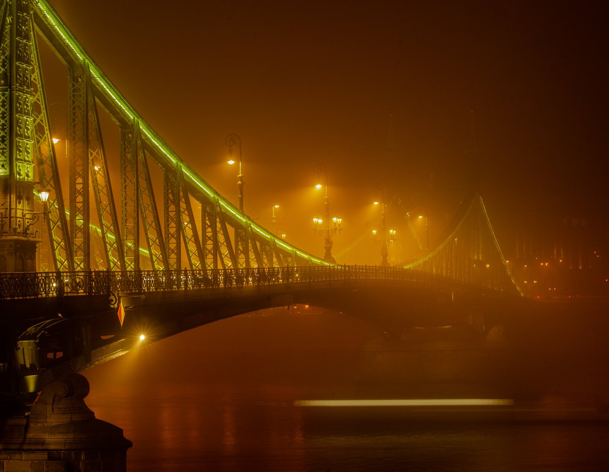 BobbySolace's tweet image. Lonely City ptII

Wrapped in amber we wander aimlessly, forever alone in the afterglow.