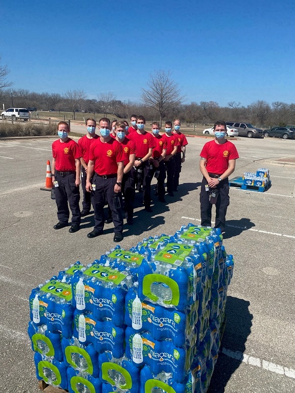 austinfiredept's tweet image. Not content to sit on the sidelines, our 16 cadets from Class 130 were out yesterday modeling their class motto of “Service Over Self”, helping distribute water to the citizens of ATX. ❤️#ourmissiongoesbeyondourname 📸 © Austin Fire Dept./Capt. Lyzz Donelson