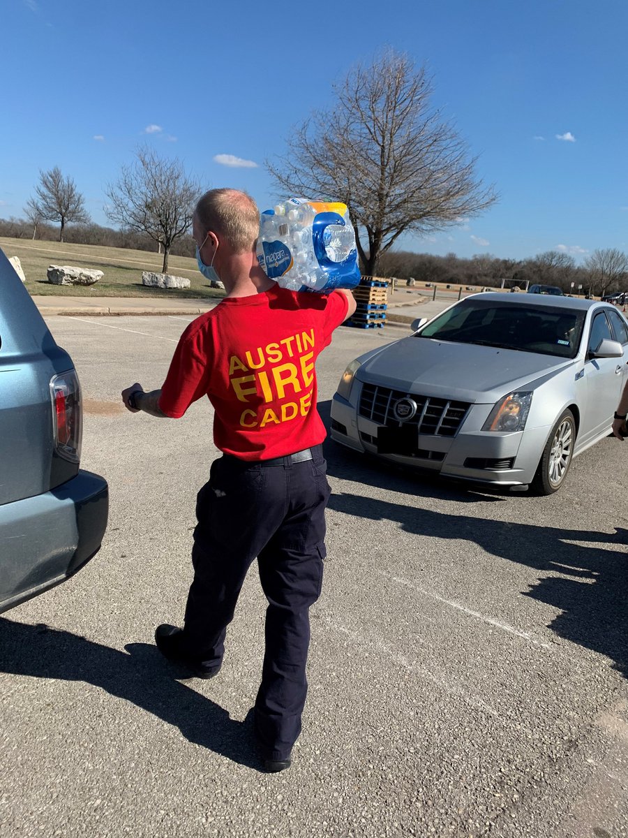 austinfiredept's tweet image. Not content to sit on the sidelines, our 16 cadets from Class 130 were out yesterday modeling their class motto of “Service Over Self”, helping distribute water to the citizens of ATX. ❤️#ourmissiongoesbeyondourname 📸 © Austin Fire Dept./Capt. Lyzz Donelson