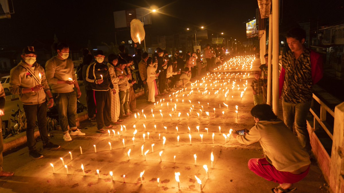 MinzarniTgi's tweet photo. 24.2.2021 Taunggyi Night Respect all 
တောင်ကြီးသူတောင်ကြီးသားများ #BurmaGeneralStrike #HumanRightsViolations 
 #WeRejectAseanResolution
✊✊✊💪💪💪🇲🇲🇲🇲🇲🇲
#CivilDisobedienceMyanmarChallenge
#RejectMilitaryCoup
#WeWantOurLeaderBack #cdmထိရောက်စွာလုပ်ကြမယ် https://t.co/NX67BtQi6L