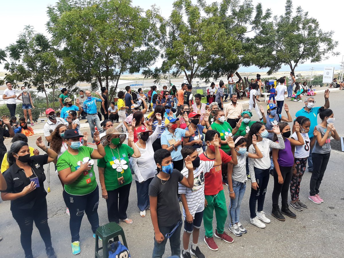 En el Estado La Guaira el  Movimiento por la Paz y la Vida inmerso en cada territorio de nuestro país, No abandonaremos los barrios porque #ElBarrioMeGustaMas y continuaremos consolidando espacios de paz <a href="/vargas_mimou/">Alexander Mimou Vargas</a>.<a href="/NicolasMaduro/">Nicolás Maduro</a>.<a href="/FunMovPazYVida1/">Fundación Movimiento por la Paz y la Vida</a>