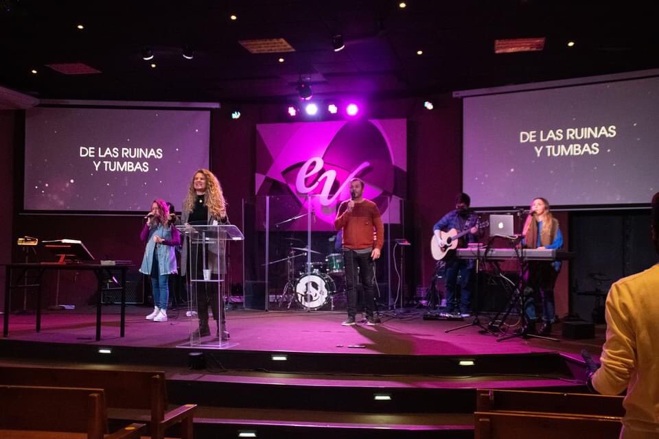 EsperanzadVida's tweet photo. Os compartimos un resumen de las dos reuniones que pudimos disfrutar el domingo pasado. Damos gracias a Dios por haber podido recibir de forma presencial la Palabra tras más de un mes sin habernos podido reunir en el templo. Dios es fiel y nos bendice de forma muy especial!! https://t.co/fB2hh2qlvY