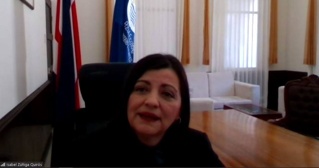 La Sra. Isabel Zúñiga Quiros, jefa del Centro de Investigación Legislativa 🇨🇷, presenta los esfuerzos de la <a href="/asambleacr/">asambleacr.com</a> para avanzar la #Agenda2030 y su vínculo con las iniciativas para promover la salud ambiental y la descarbonización.