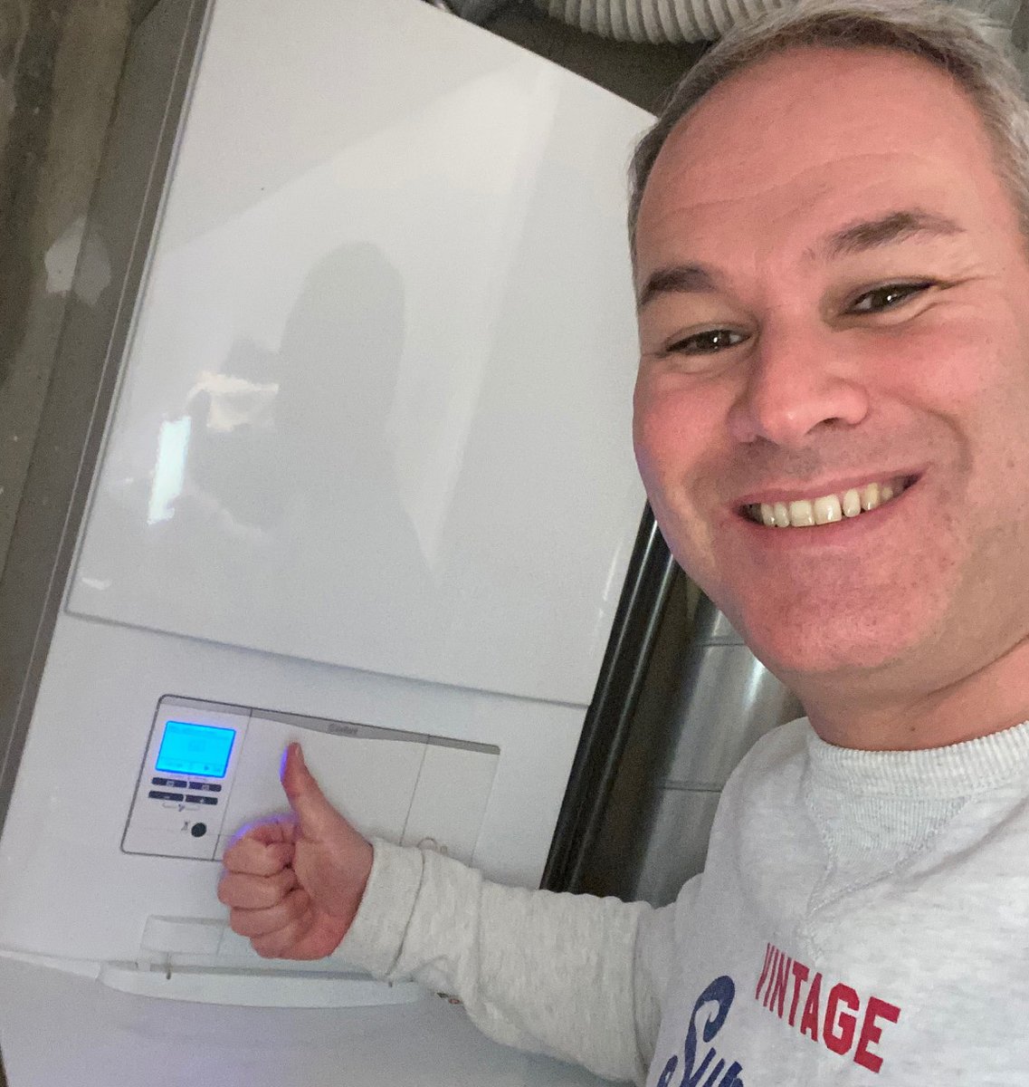 sverheij's tweet photo. Begin februari de CV-ketel op 60° gezet. Voorheen stond hij op 75°. Geen verschil gemerkt de afgelopen koude periode. Top dus. En duurzaam. En circa 60 euro bespaard op jaarbasis met 10 minuten werk. Ook doen? Zie: https://t.co/1ImhXZtYw0 #zetmop60 #ketelselfie @urgenda https://t.co/CfY6HC7peE