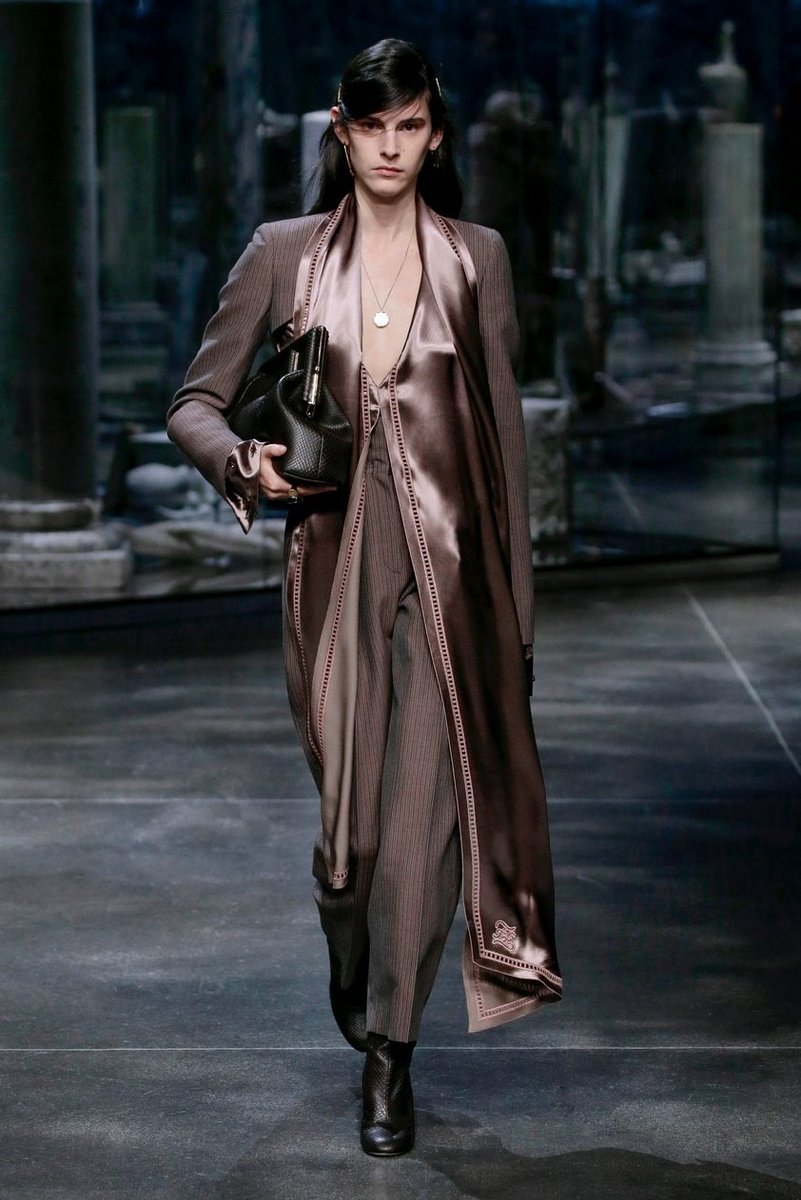 FashionweekNYC's tweet image. Take a look at Kim Jones Debut Collection for Fendi Fall 2021 🥰🥰🥰