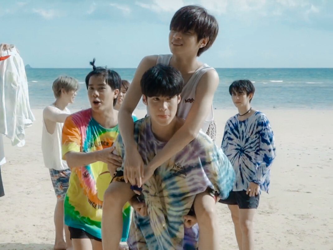 _0219PP's tweet photo. พี่แปลนตัวนิดเดียวววววว น้องพีคให้ขี่หลังสบายเลยยยย  #HVSxWabiNeighbor https://t.co/apSyqW2Xc4