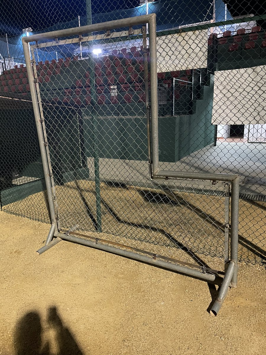 YukoMMll's tweet photo. Lo bueno de tener un herrero en casa. No creo que haya que poner cuáles son las del antes y cuáles las del después 😉. Y mejor no sepáis cuánto cuentan dos protectores nuevos 🤦‍♂️.

Muchas gracias don @juan77379531 😘😘 https://t.co/6PGIwIptjK
