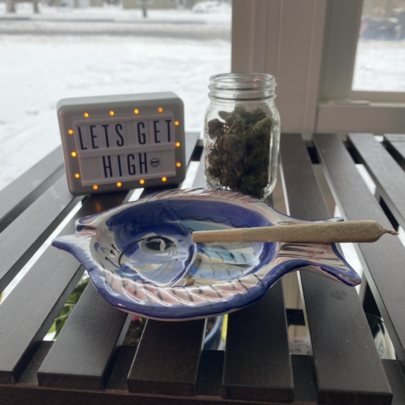 Cannamazoo_420's tweet photo. We love the cool, crisp air of Michigan's winter, and there's no better way to enjoy it than with a joint. Let's get high 😎

 #michigancannabis #michigents #mmmp #yourdispensary #stickybud #premiumbud #medicalmarijuana #cannabiscommunity #cannabisindustry #cannabissociety https://t.co/xacOxaWV8S
