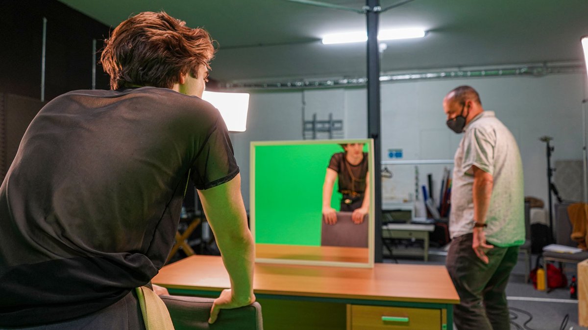 Read our full interview with Acting alum <a href="/BrandonBassir/">Brandon Bassir</a> (Mercutio), Production Arts alumni <a href="/RyanJMetcalfe/">Ryan Metcalfe</a> (producer &amp; editor) and Elliot Smith (lighting designer) and current Film Music student Sam Dinley (composer)
👉 bit.ly/3usycHU