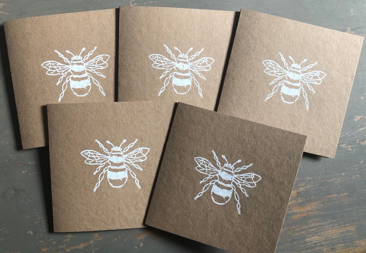 ⭐️BACK IN STOCK ⭐️

Pack of 5 Handmade printed bee blank kraft note cards thank you cards birthday card notelet

#newonetsy #bees #craftbizparty etsy.me/2NUBX8v