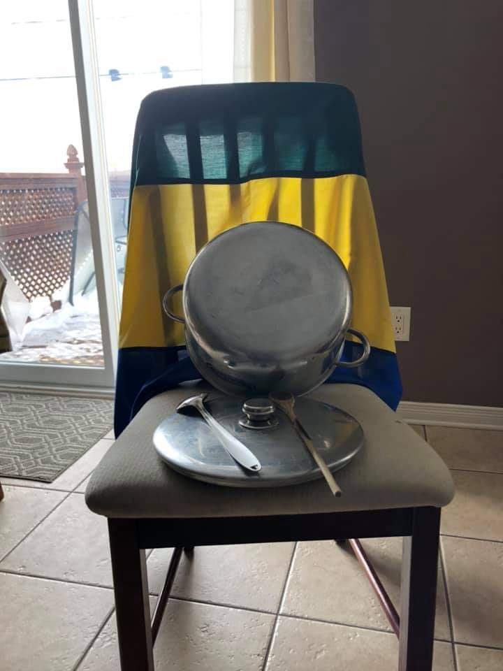 Africainlibr's tweet photo. 🇬🇦 L’heure est à la mobilisation du concert des Casseroles.
À ce soir 20h 💚💛💙
#Casseroles241
@ChogPyssame
@GY_MAO_
@GOMEZUlri
@BivigouKassa
@ELagoke
@Cosa76
@des_sand
@FDesaromes
@gnambawamy
@HKNX
@BrunoCacique
@WirFuerGabun
@liliella04
@BenoitYala
@MoneySeffa https://t.co/8EFNXs633t