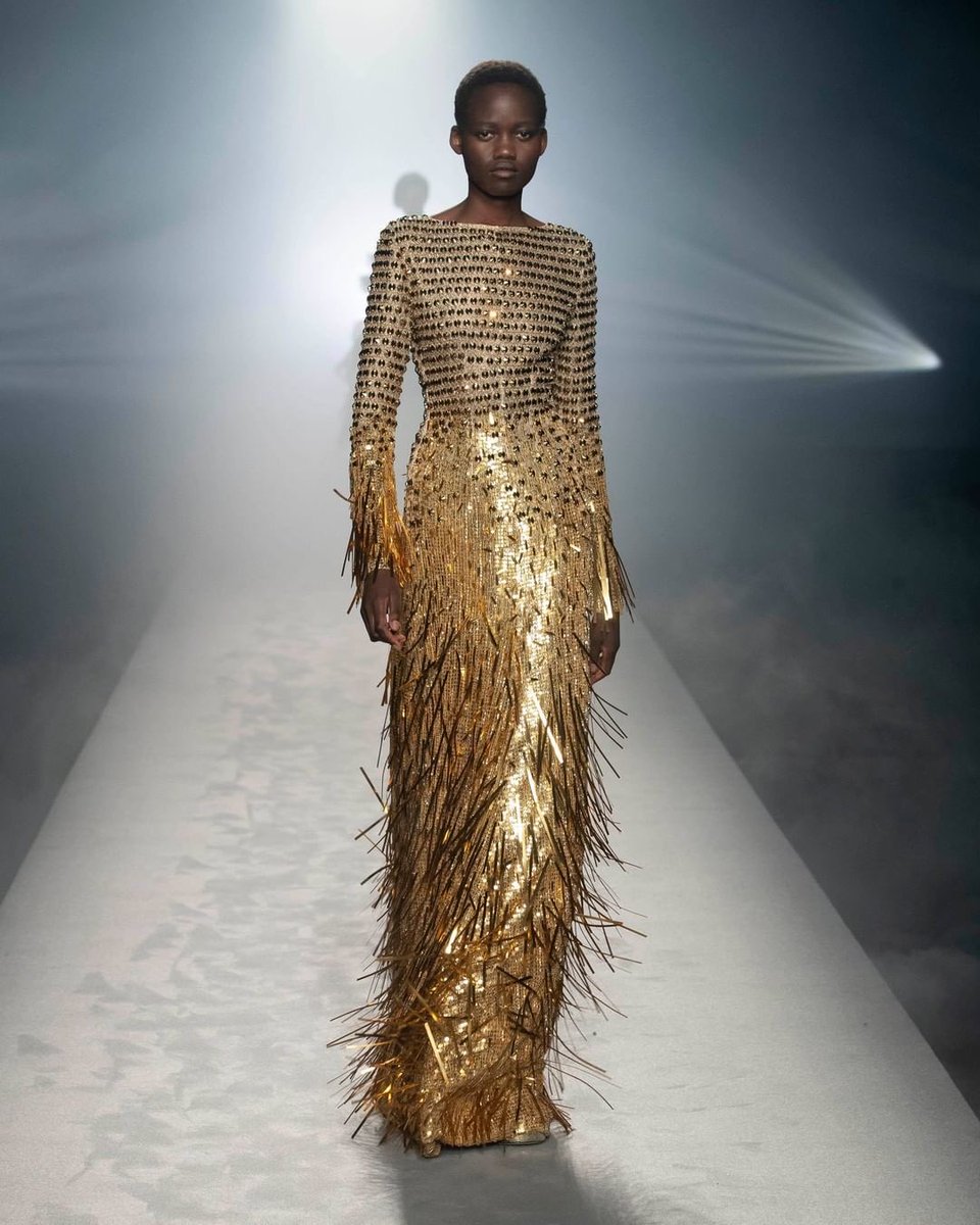 Notifymagazine's tweet photo. Dreamy, nightly escapism.

#AlbertaFerretti
#FW21 #MFW

#notifymagazine #youvebeennotified #entertainment 
#popculture #milanfashionweek #celebrity https://t.co/7S46F80zaP