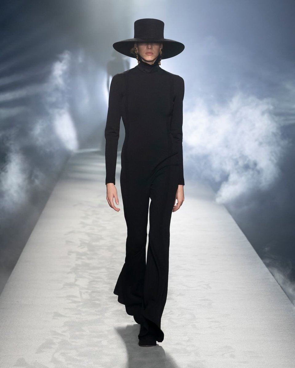Notifymagazine's tweet photo. Dreamy, nightly escapism.

#AlbertaFerretti
#FW21 #MFW

#notifymagazine #youvebeennotified #entertainment 
#popculture #milanfashionweek #celebrity https://t.co/7S46F80zaP