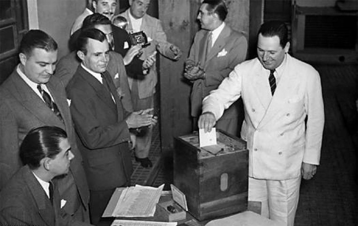 Un 24 de febrero de 1946, Juan Domingo Perón ganaba sus primeras elecciones presidenciales obteniendo el 53% de los votos. 

Ese día comenzaba una nueva etapa en nuestra Patria, con los trabajadores y trabajadoras en el centro de todas las decisiones.