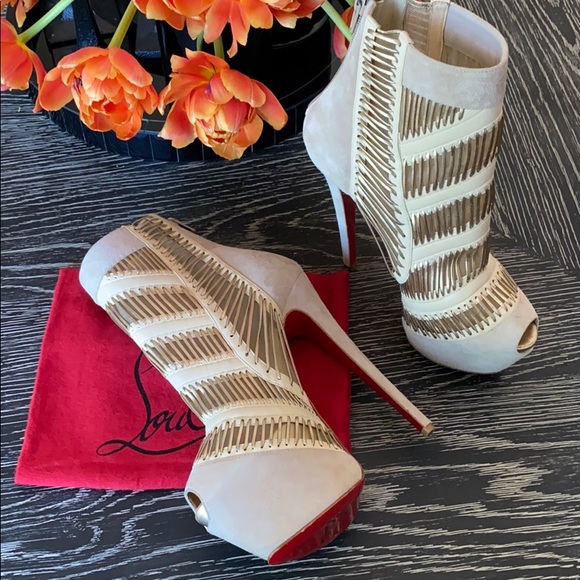 Miss_JOLI's tweet photo. So good I had to share! Check out all the items I'm loving on @Poshmarkapp #poshmark #fashion #style #shopmycloset #christianlouboutin #louisvuitton #marcfisher: https://t.co/sCNfv3qTCJ https://t.co/ZgF3Mla3La