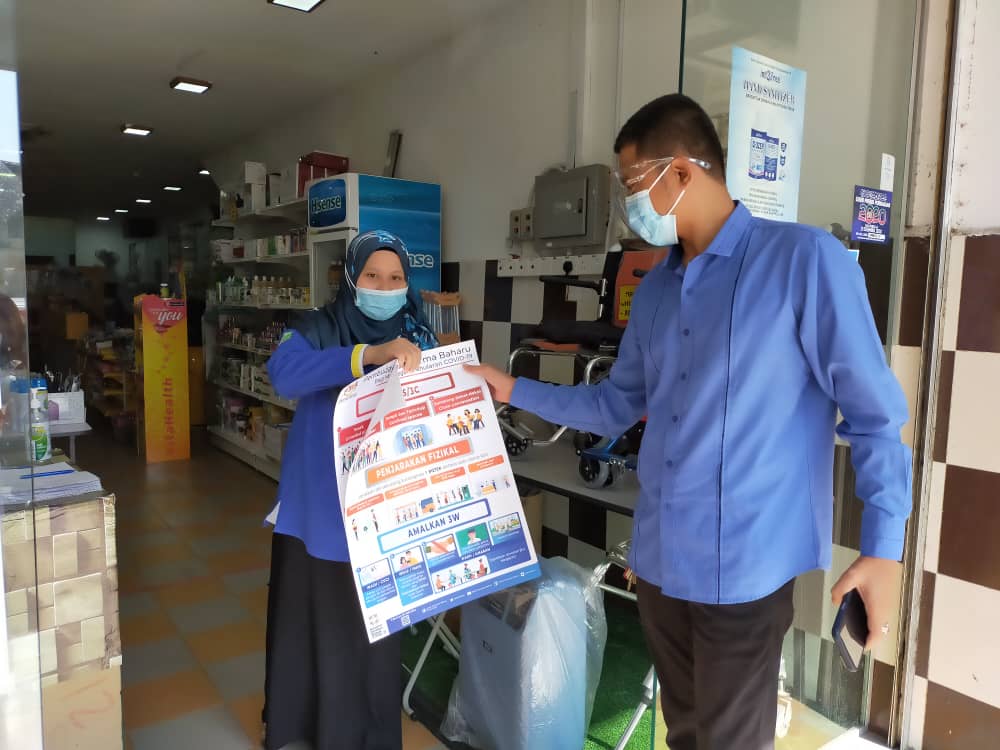 JapenKelantan's tweet photo. Info On Wheels (IOW) Jabatan Penerangan Negeri Kelantan

📍 Kuala Krai @PMRKualaKrai

PARLIMEN P.031 Kuala Krai
DUN N.40 Guchil

24 Februari 2021(Rabu)
10:00 pagi

🔹Pasar Besar Kuala Krai
🔹SMK Bookstore
🔹Bank Islam
🔹Pasaraya Zon Ria
🔹Farmasi Tan Nazen

@azahar10920255 https://t.co/QAf2icynqu