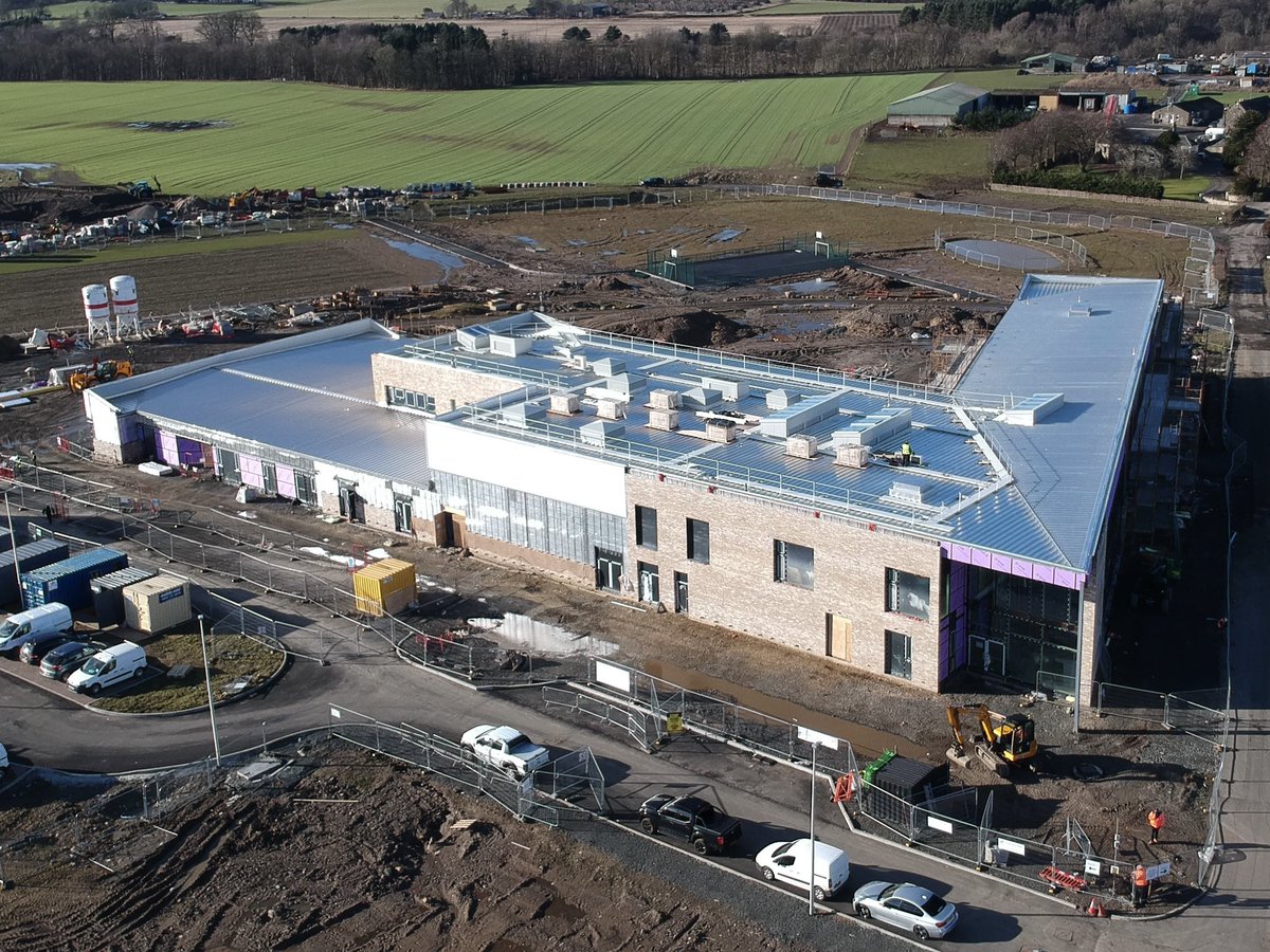 Calderwood_'s tweet photo. The new Calderwood Primary school is beginning to take shape. #calderwood #calderwoodcommunity #education https://t.co/jp2UCMUovW