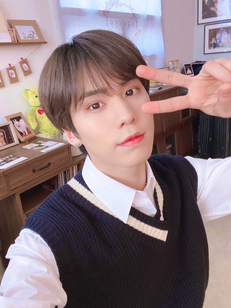 lvsminjake's tweet photo. 𓏲 HAPPY BIRTHDAY MIN 𓍯
Estoy muy feliz por estar este  día contigo,eres la mejor persona que puede existir en el mundo recuerda siempre que eres el mejor bailarín y rapero porque esa es la realidad,gracias por tu gran esfuerzo,sigue brillando como lo haces ahora,te amo🤍 https://t.co/JnDOcATepZ