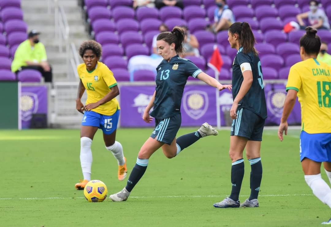 Argentina's tweet photo. #SheBelievesCup Hija de madre argentina y padre estadounidense, Sophia Braun vivirá un partido muy especial esta noche: "Es muy emocionante ver cómo mis dos mundos se encuentran dentro de una cancha de fútbol".

📝 https://t.co/h4SP4LLPYD https://t.co/v9Ol2usMy5