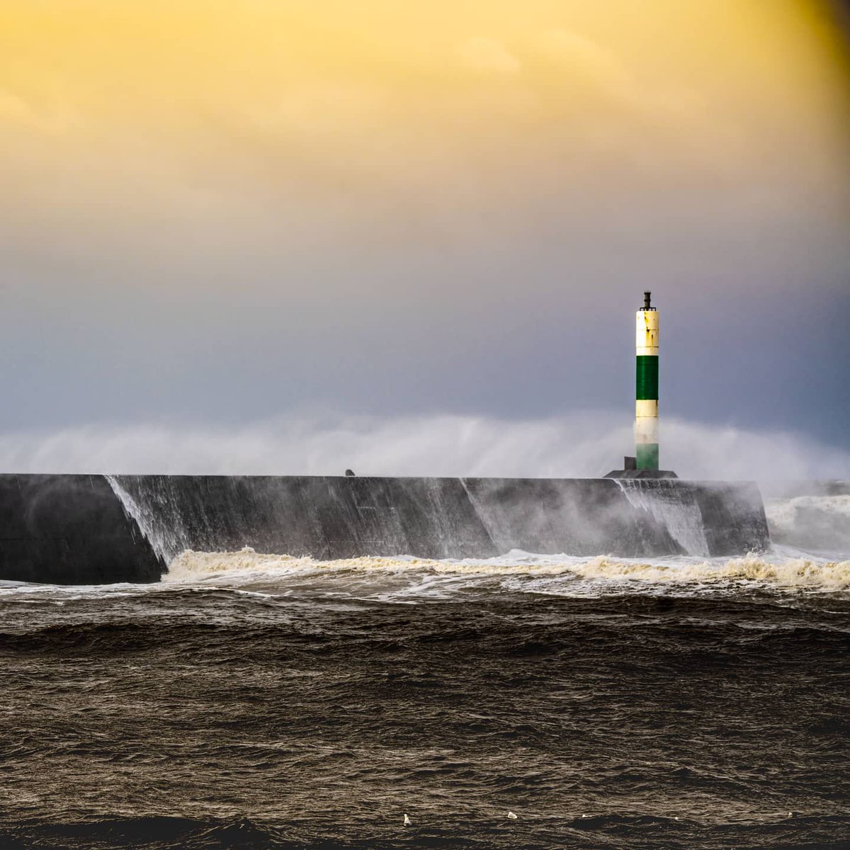 jaywalk1989's tweet photo. One year separates these two photos. Aber never changes.
@capturewales @VisitMidWales @visitwales @DiscoverCymru @visitceredigion @CymruStock @Ruth_ITV @SianWeather
@DerekTheWeather @walesdotcom
@ItsYourWales
#wales #cymru #storm #weather #waves #aberystwyth #ceredigion https://t.co/zU1IwrLJOE